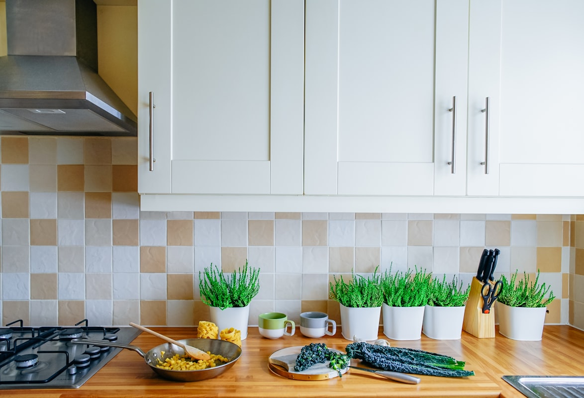 Persiapan makanan sehat di dapur organik